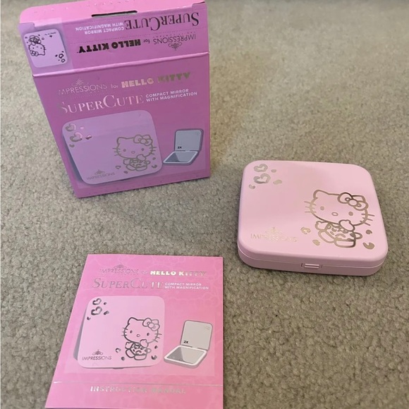Hello Kitty Accessories - Impressions Vanity Hello Kitty Pink Compact Light-Up Mirror with Magnification
